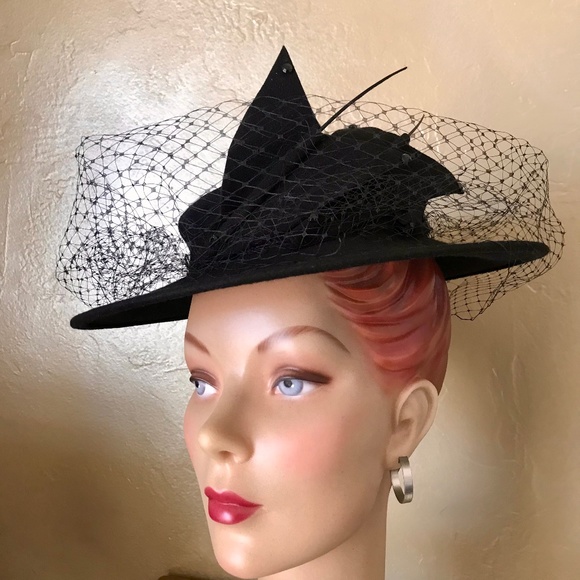 DRAMATIC 1940s BLACK FELT WIDE BRIM HAT WITH 2 FELT "BIRDS" AND MATCHING VEIL